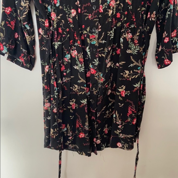 Sleeve Blouse - Picture 2 of 4